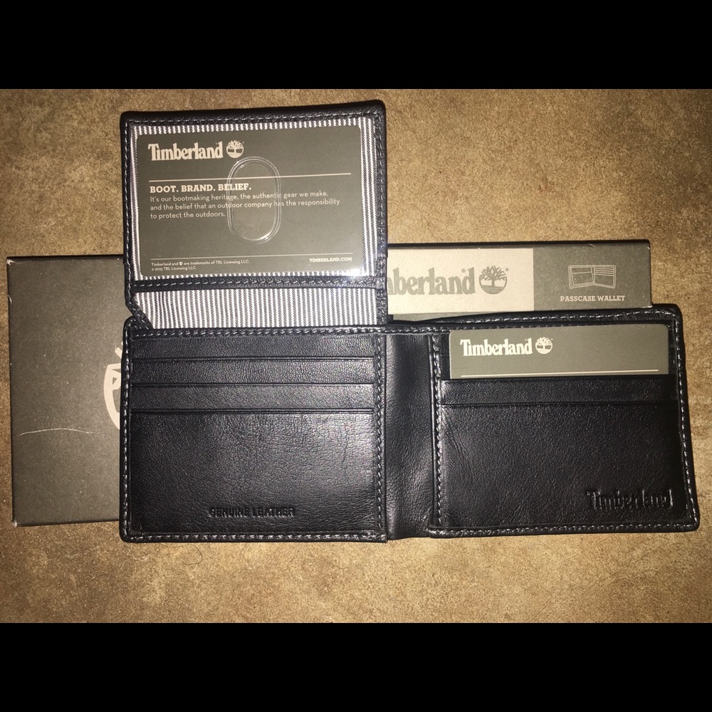 Timberland Leather Passcase Wallet